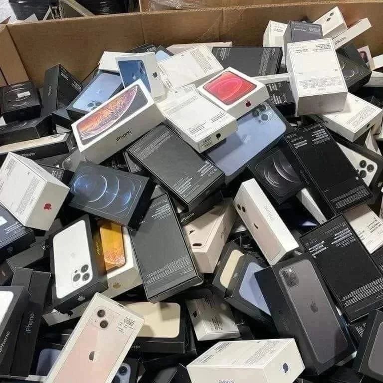 Wholesale Mix Iphone Liquiation Pallets - Image 4