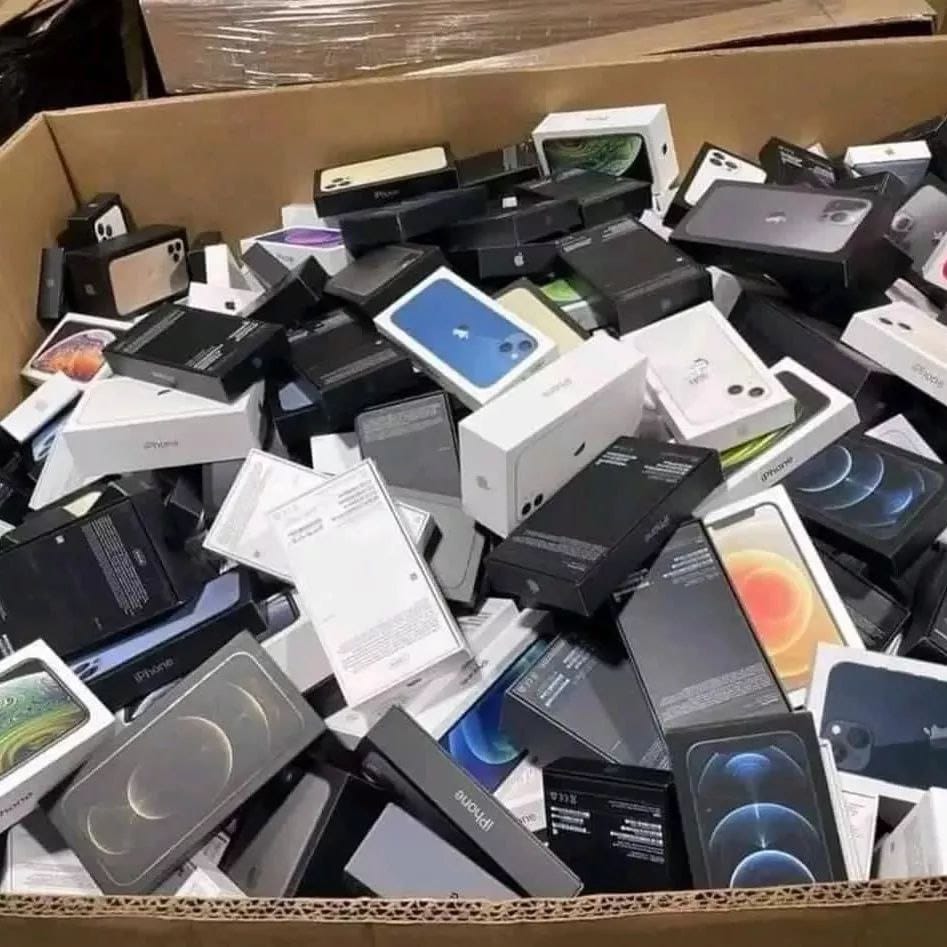 Wholesale Mix Iphone Liquiation Pallets - Image 2