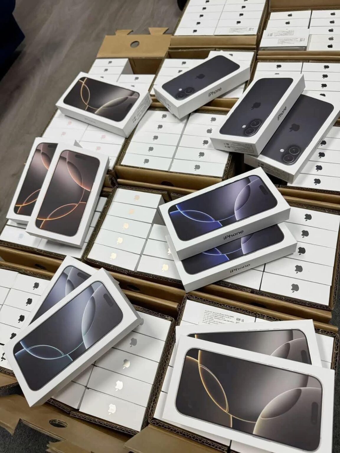 Wholesale iPhone 16 Pro Max Liquidation Pallets - Image 2